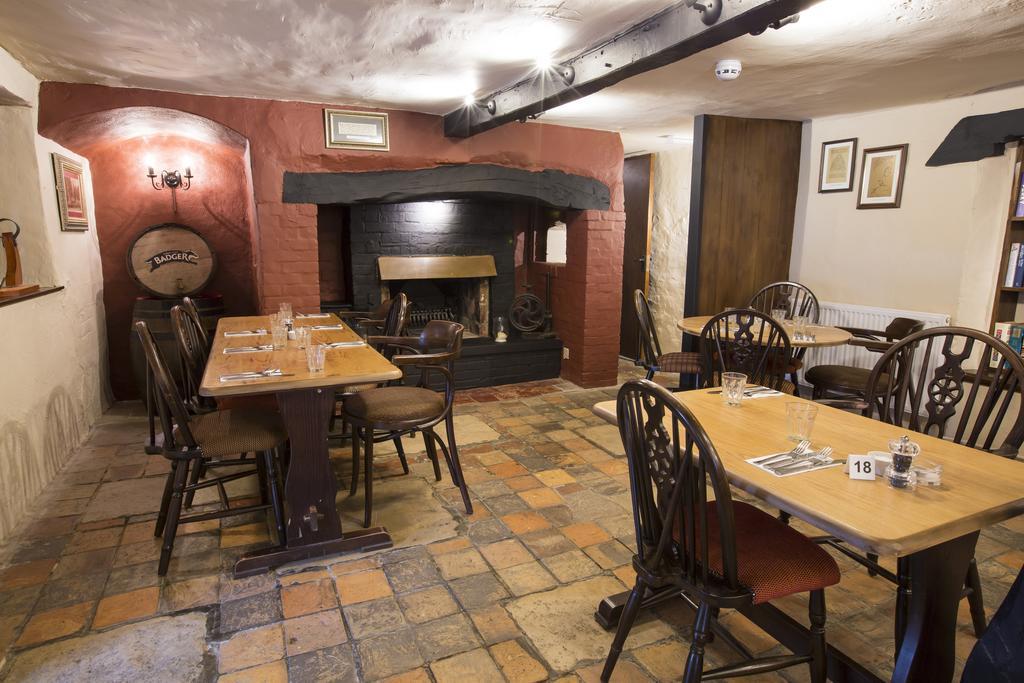 The Anvil Inn Blandford Forum Exterior photo