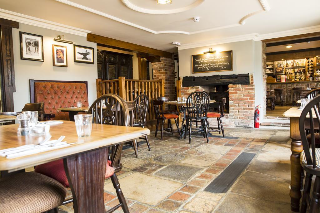 The Anvil Inn Blandford Forum Exterior photo